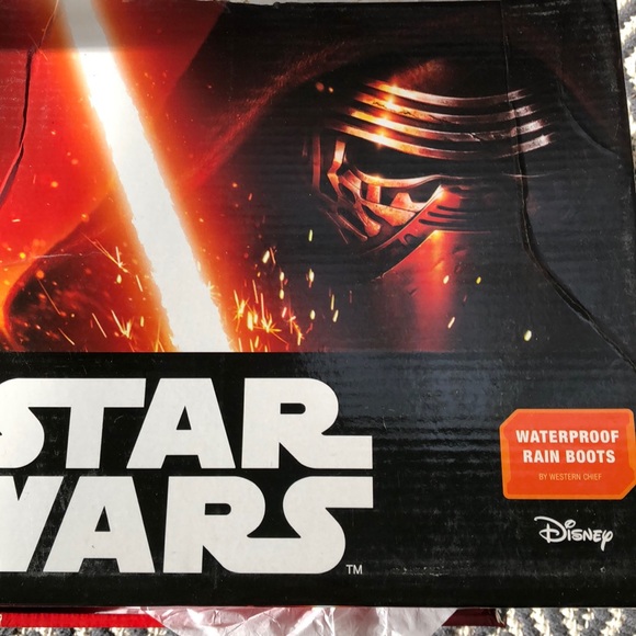 NIB Star Wars Darth Vadar rain boots Size 5 - Picture 2 of 8